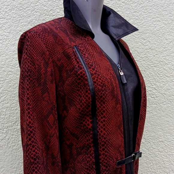 FAROUCHE (CANADA)1980s Vintage (1) PC Repilian Print Fabric W/Faux Leather Trim - Picture 14 of 17